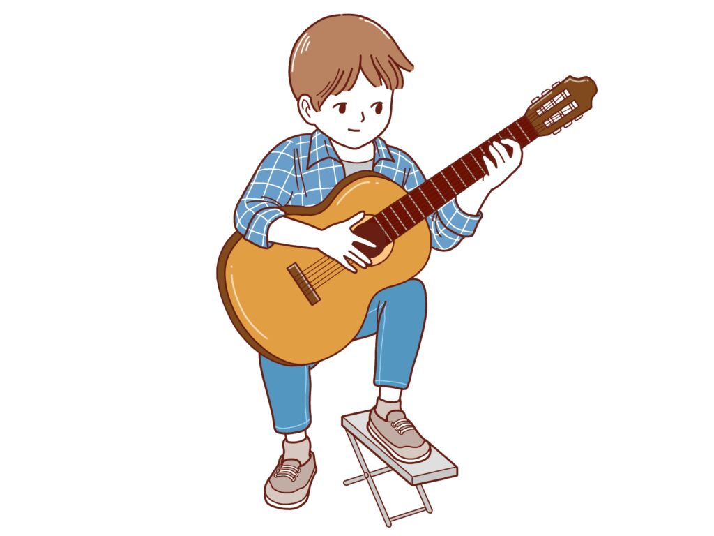 座ってクラシックギターを弾く男の子